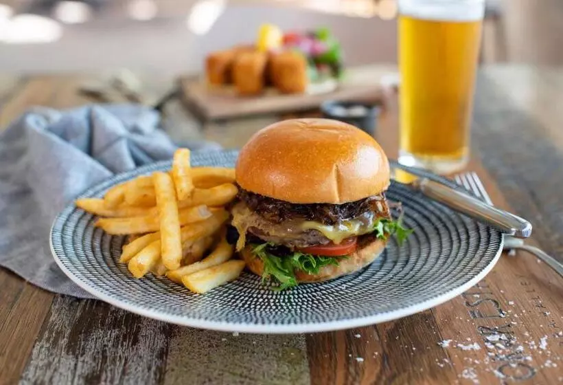 Отель Yarra Valley Lodge