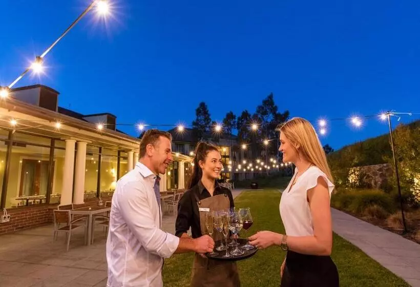 Отель Yarra Valley Lodge