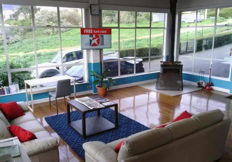 Waterfront Lodge Motel