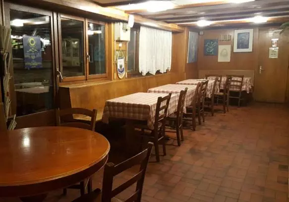 ユースホステル Pensione Cari