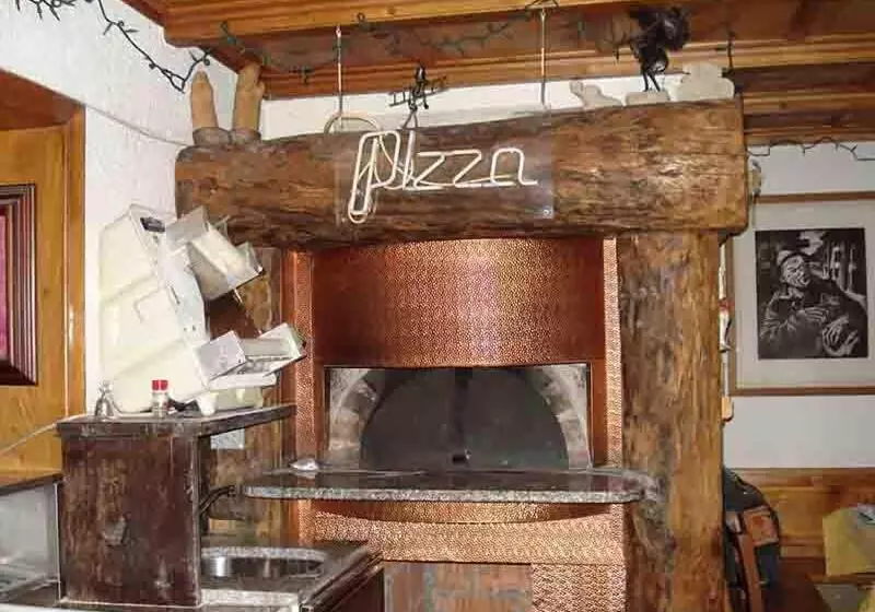 ユースホステル Pensione Cari