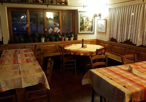 ユースホステル Pensione Cari