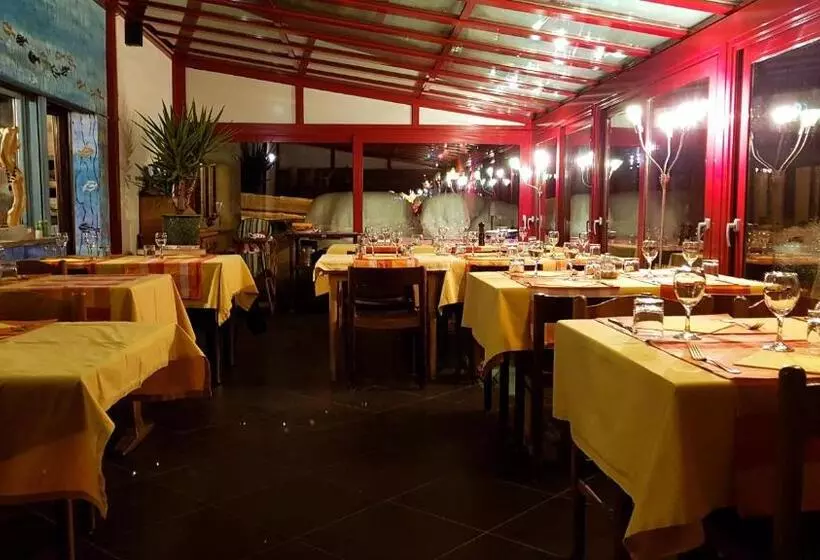 ユースホステル Pensione Cari