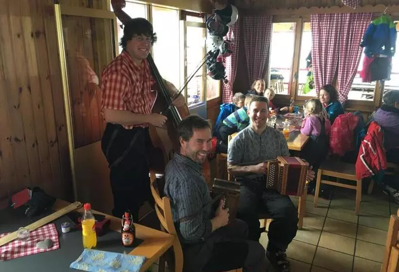 Retkeilymaja Restaurant Fleschboden