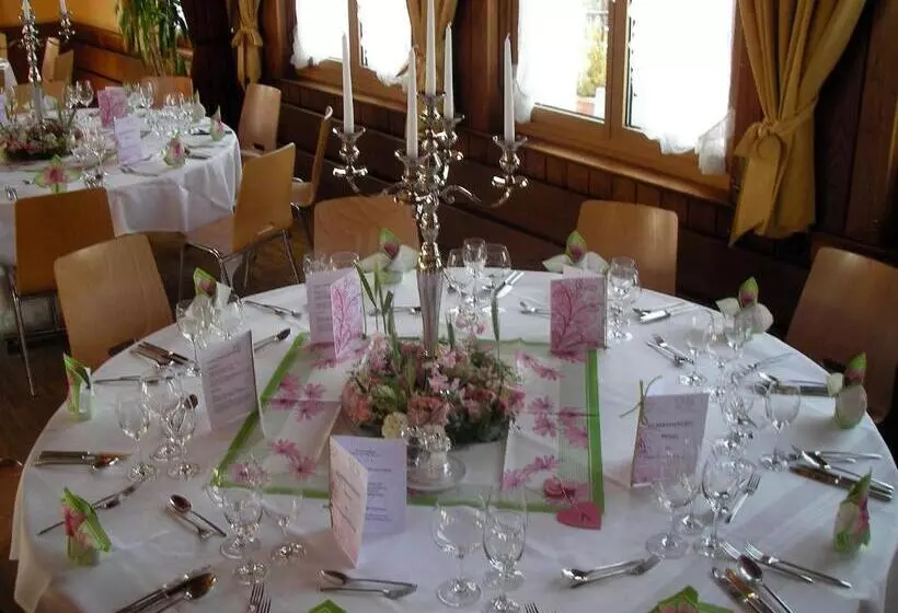 Retkeilymaja Restaurant Sternen