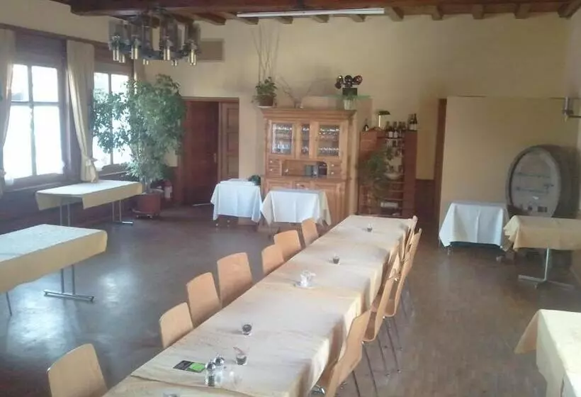 Retkeilymaja Restaurant Sternen