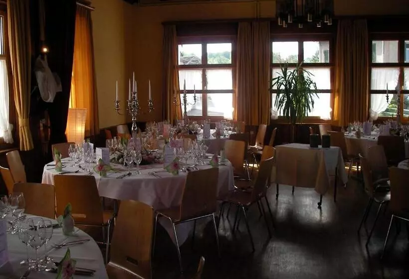 Retkeilymaja Restaurant Sternen