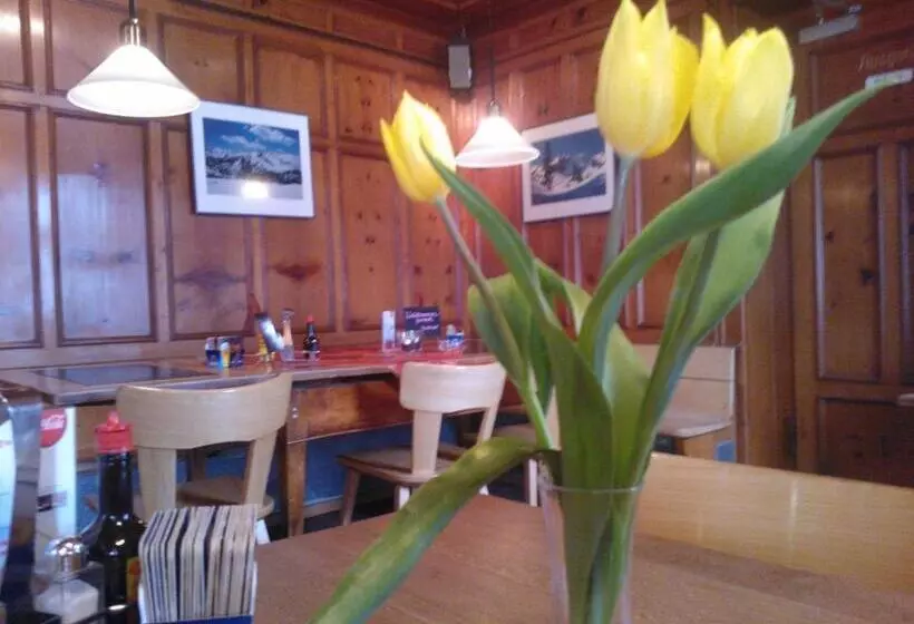 Retkeilymaja Restaurant Sternen