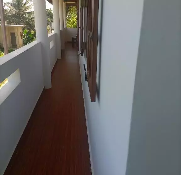 تختخواب و صبحانه Ceylon Sungarden