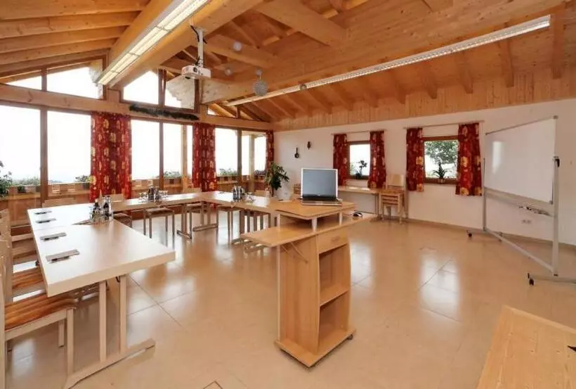 Berggasthof Pension Seminar  Und Tagungshaus Menauer