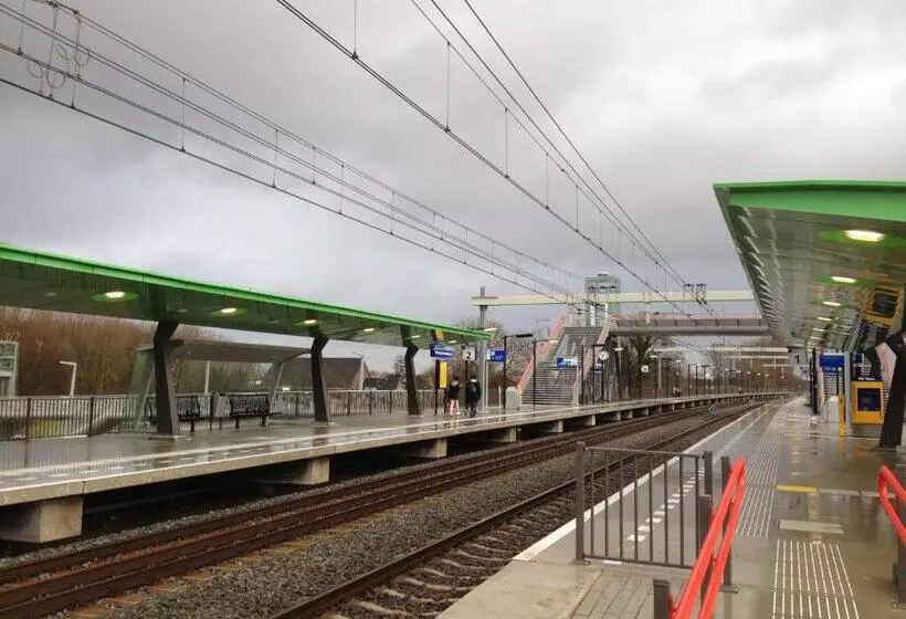 Hotelli De Keizerskroon Amsterdam Schiphol Halfweg