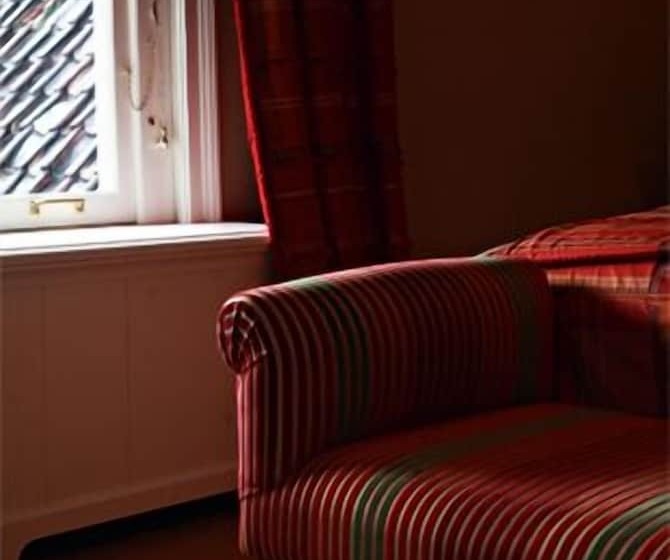 بنسيون Inn On The Lake