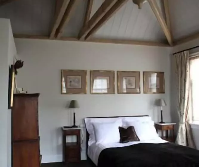 Majatalo Inn On The Lake