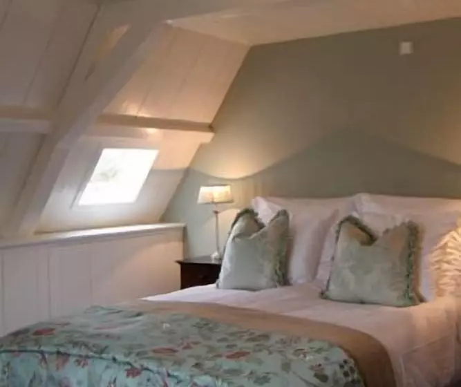 Majatalo Inn On The Lake