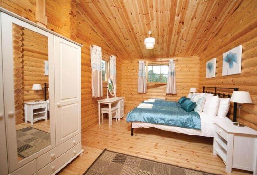 Курорт Langmere Lakes Lodges