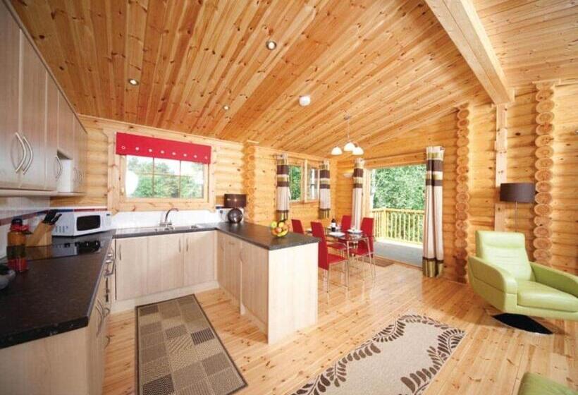 Курорт Langmere Lakes Lodges