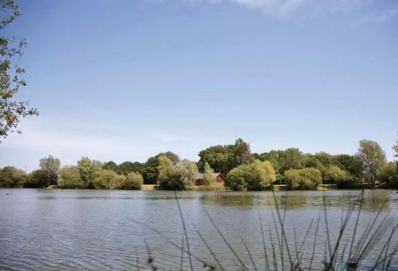 Lomakeskus Langmere Lakes Lodges