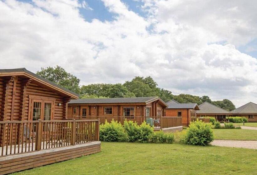 Курорт Langmere Lakes Lodges