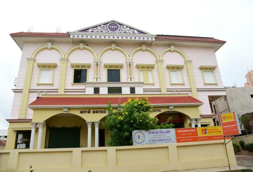 Hotel Chembiyan