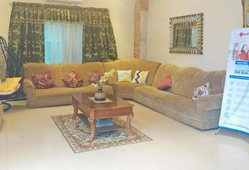 Hotelli Reddoorz Near Talisay District Hospital