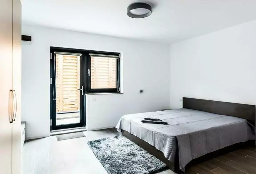 Majatalo Forest M,constanta