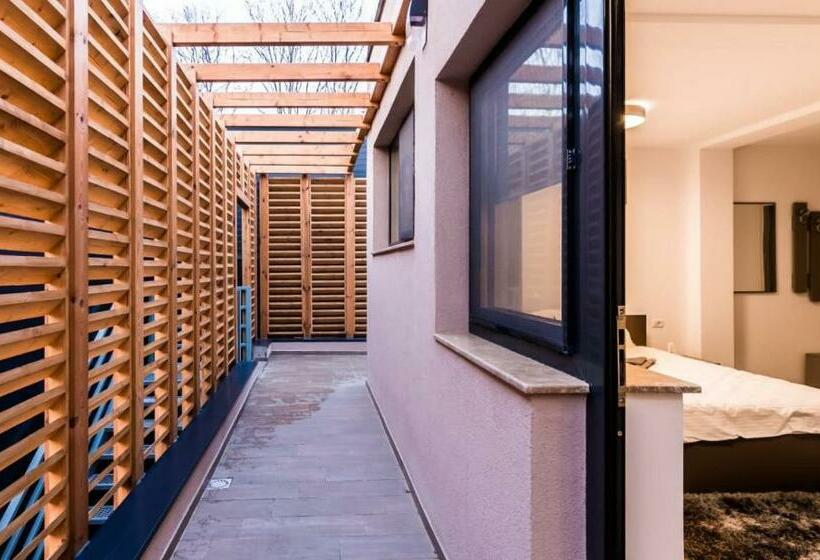 Pensão Forest M,constanta