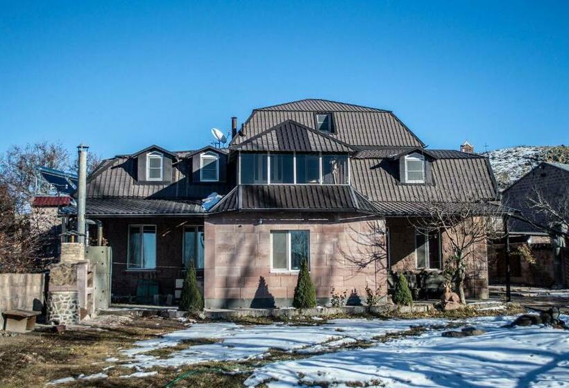 Pensão Stone Art Guest House & Camping