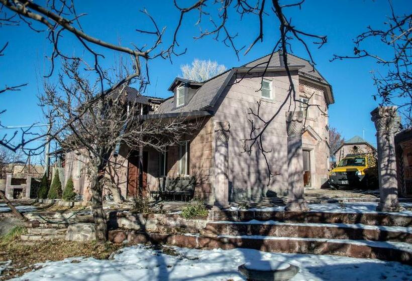 Pensão Stone Art Guest House & Camping