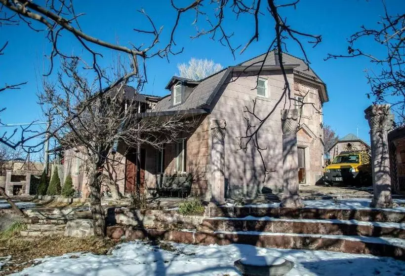 ペンション Stone Art Guest House & Camping