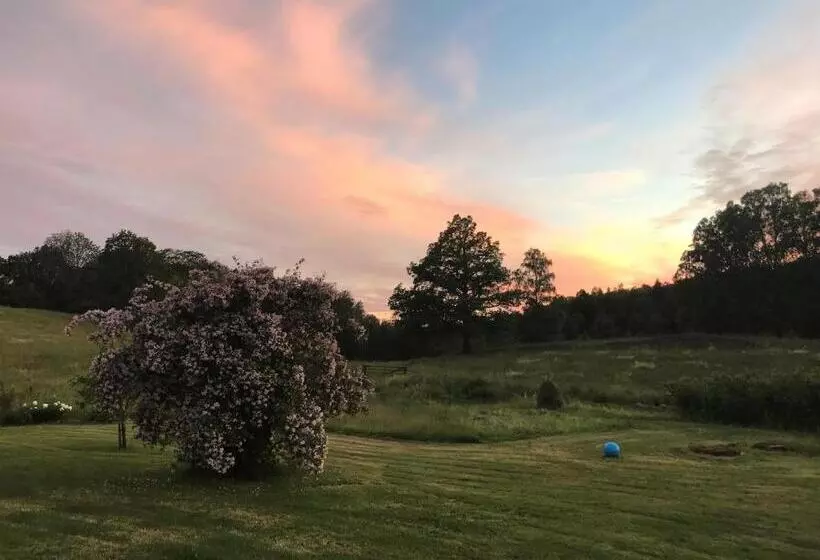 Aamiaismajoitus (B&B) Sjöbacken Gård