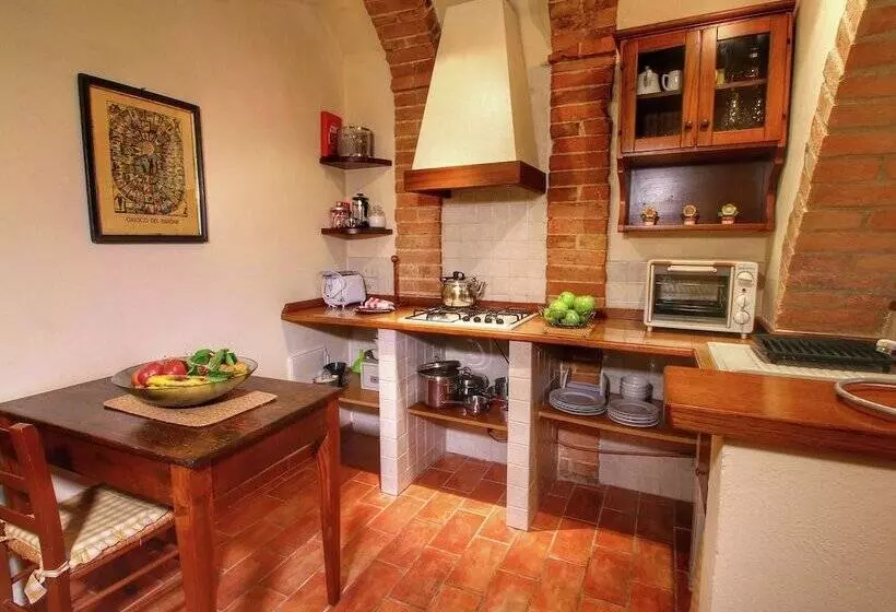 Countryside Cottage With Garden