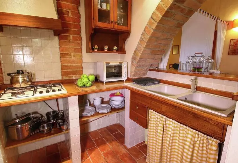 Countryside Cottage With Garden