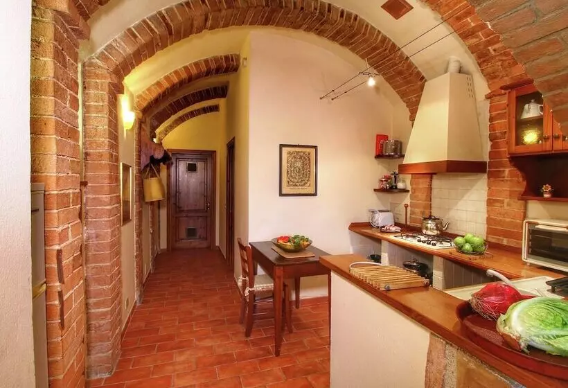 Countryside Cottage With Garden