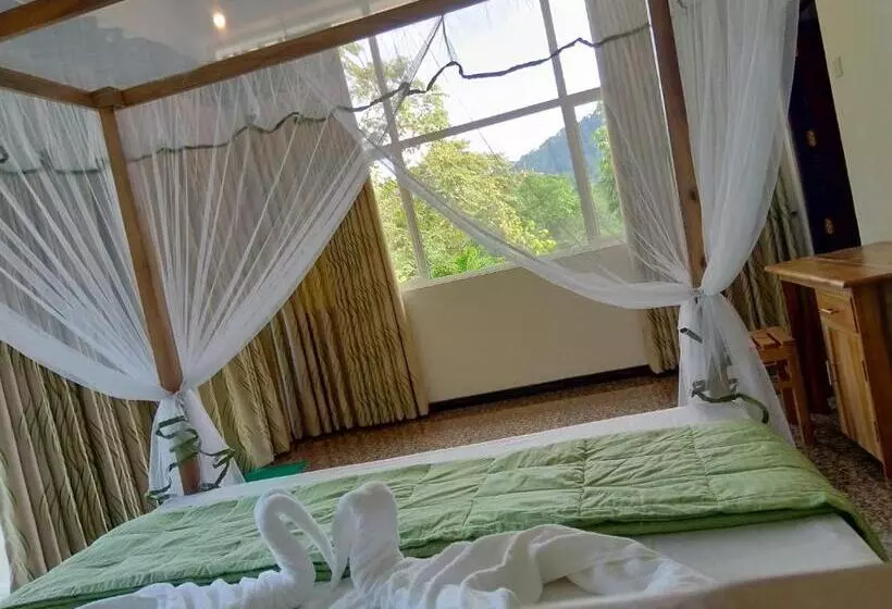 Hotelli Evergreen Villa  Sinharaja