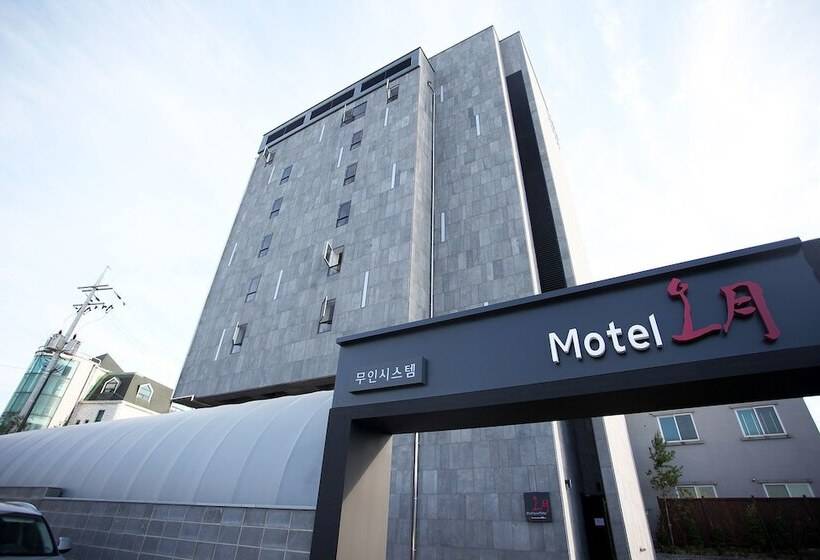 فندق على الطريق May Ave