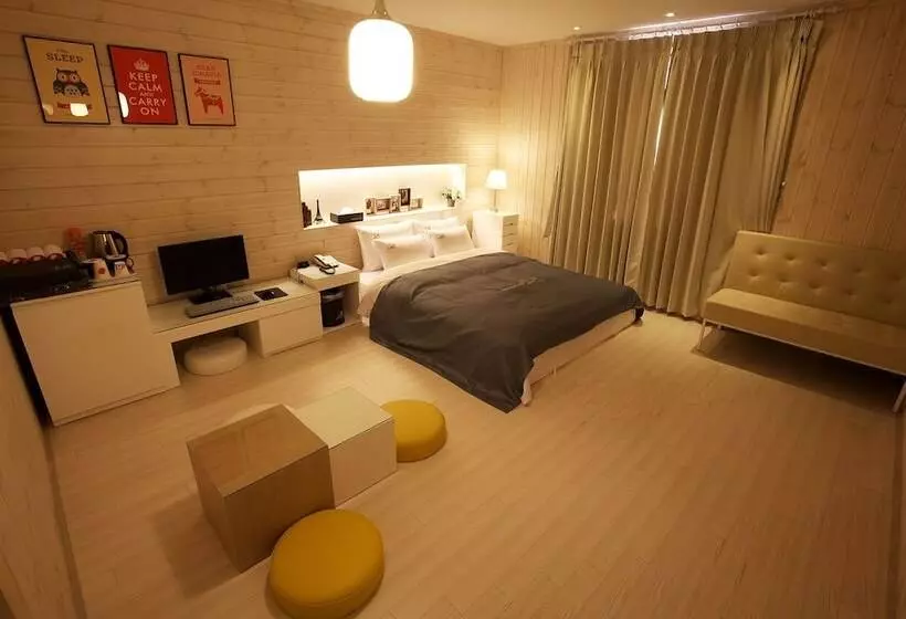 モーテル May Ave