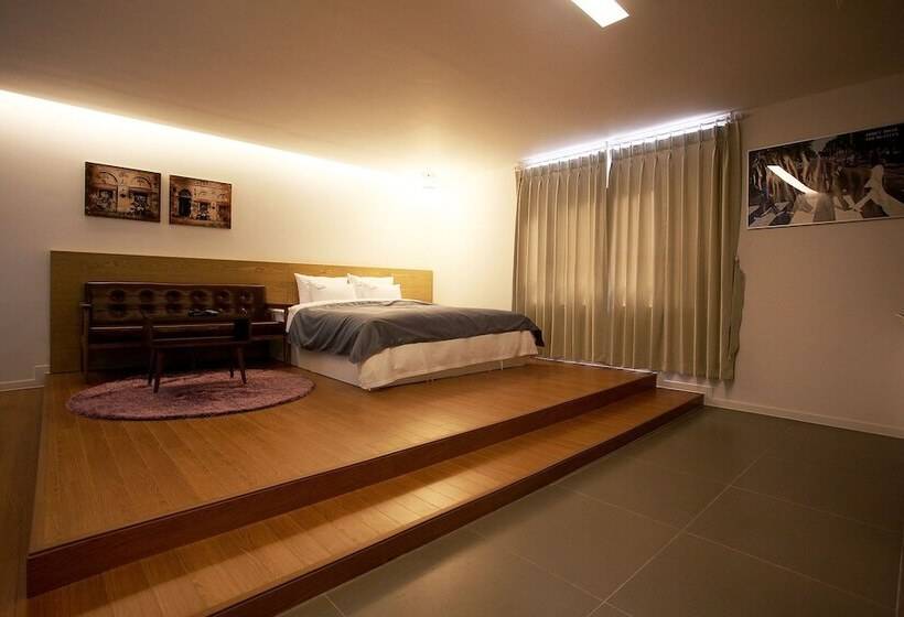 فندق على الطريق May Ave