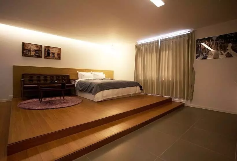 モーテル May Ave