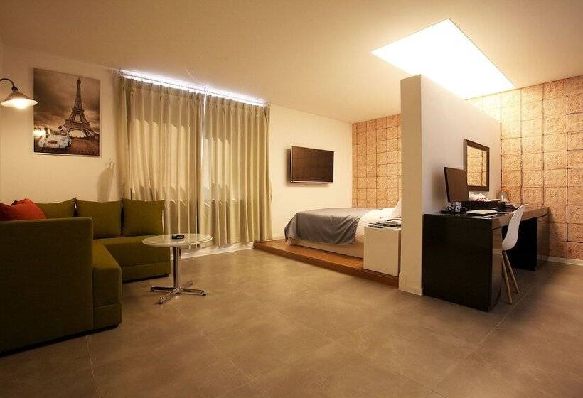 فندق على الطريق May Ave