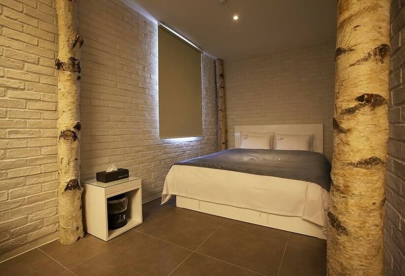 فندق على الطريق May Ave