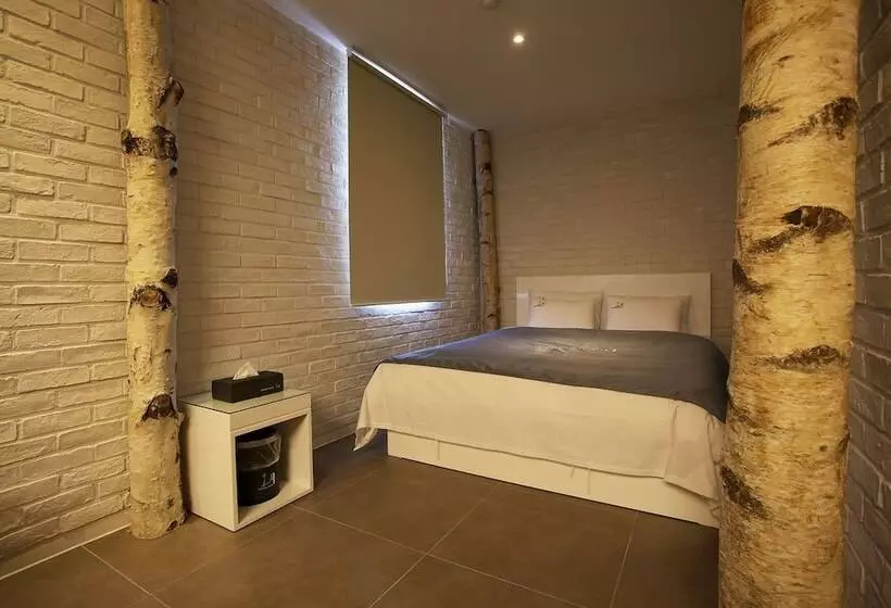 モーテル May Ave