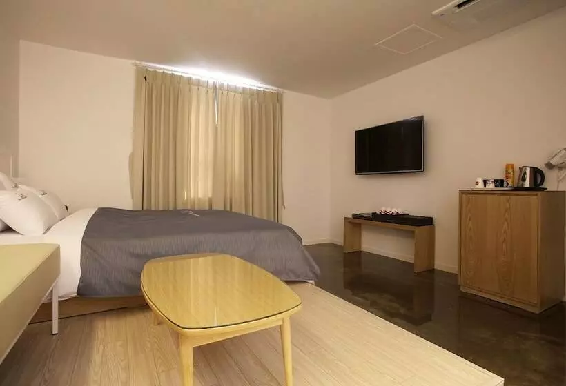 モーテル May Ave