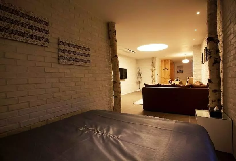 モーテル May Ave