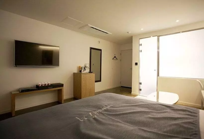 モーテル May Ave