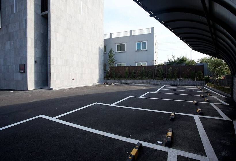 فندق على الطريق May Ave