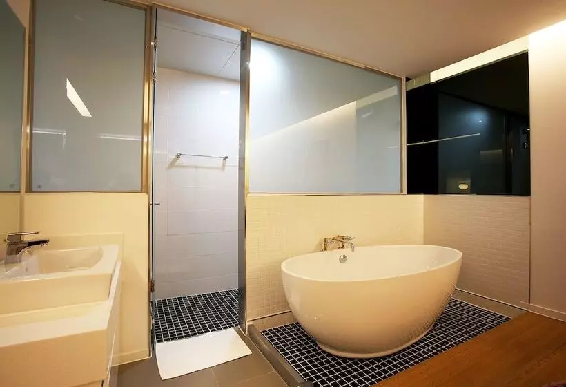 モーテル May Ave