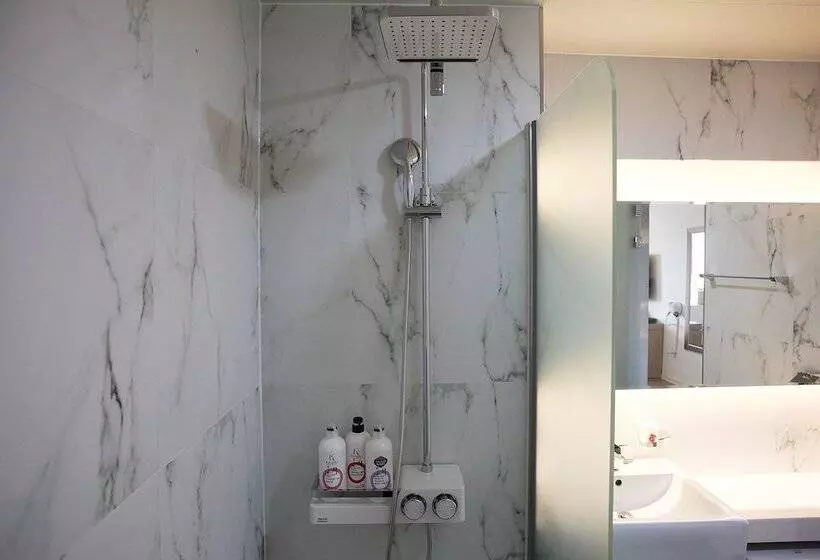 モーテル May Ave