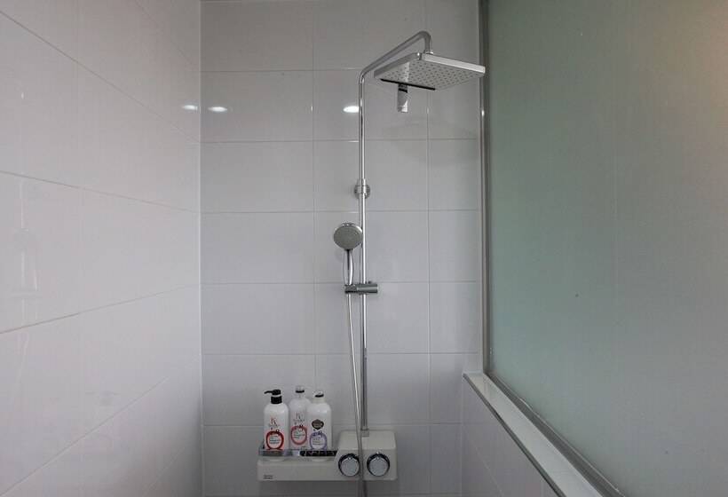 فندق على الطريق May Ave