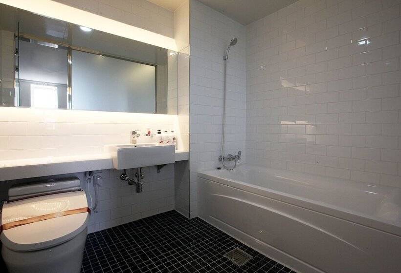 فندق على الطريق May Ave