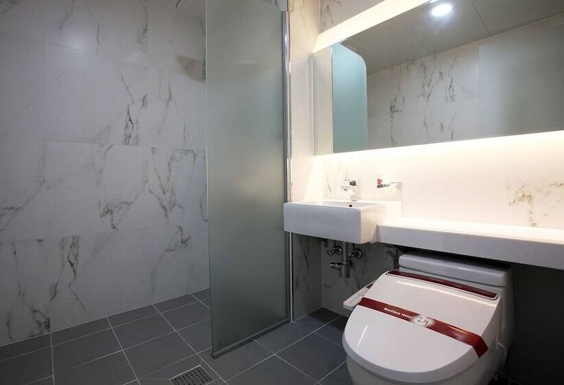 فندق على الطريق May Ave